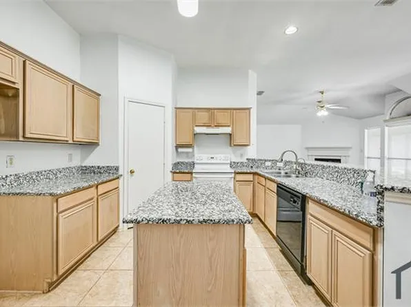 700 N Emma Dr, Arlington, TX 76002