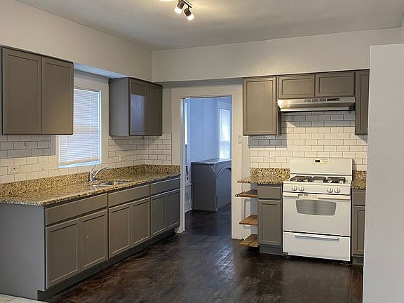 3rd image of 702 Evergreen
