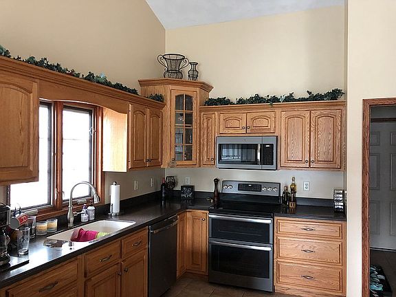 4th image of 1806 Greenfield Dr