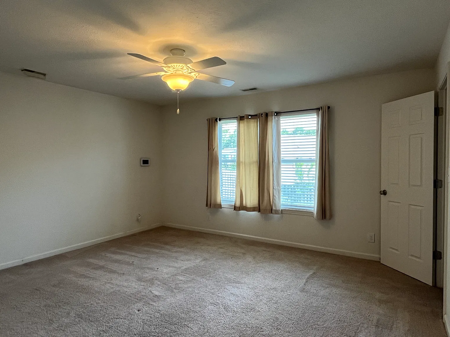 3 bed, 1333 sqft, $1,800 — Photo 2