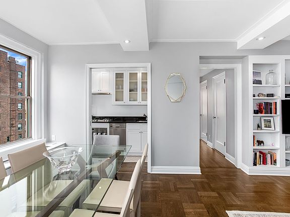 3rd image of 136 Waverly Pl APT 11D