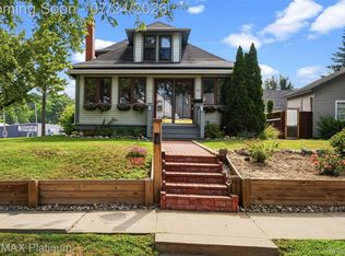 101 S Pine St, Fenton, MI 48430