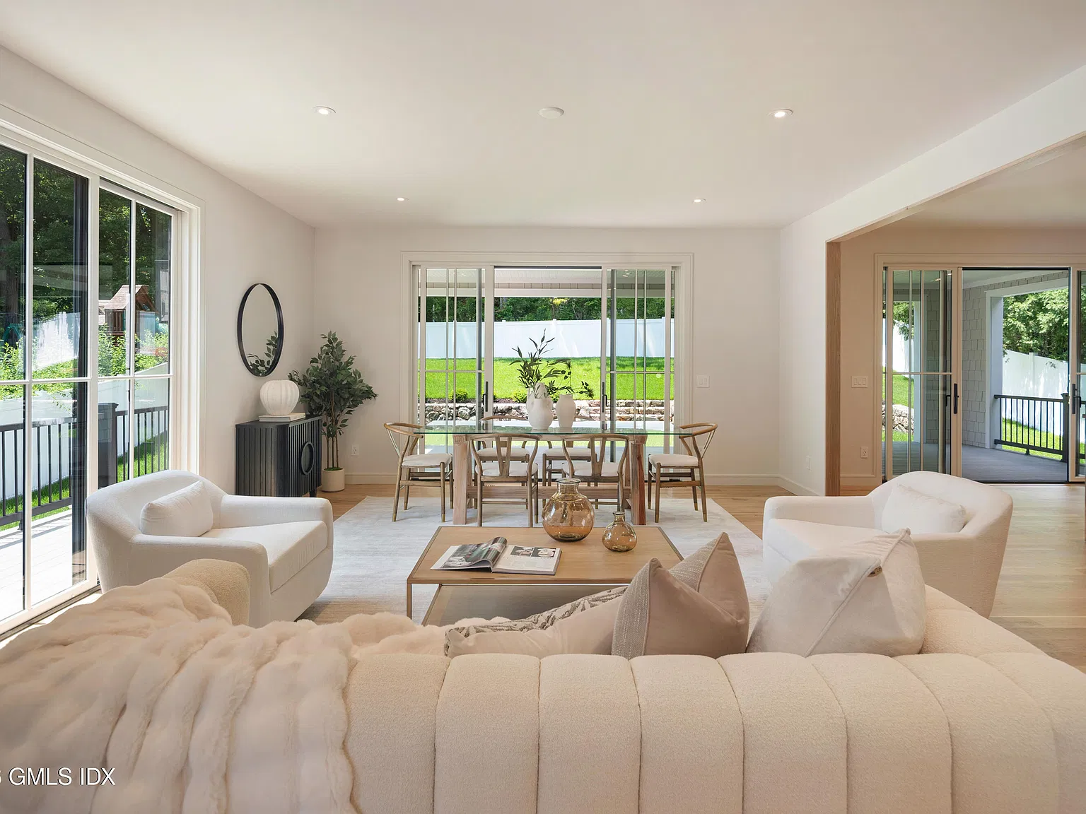 5 bed, 7.0 bath, 5497 sqft, $25,000 — Photo 3