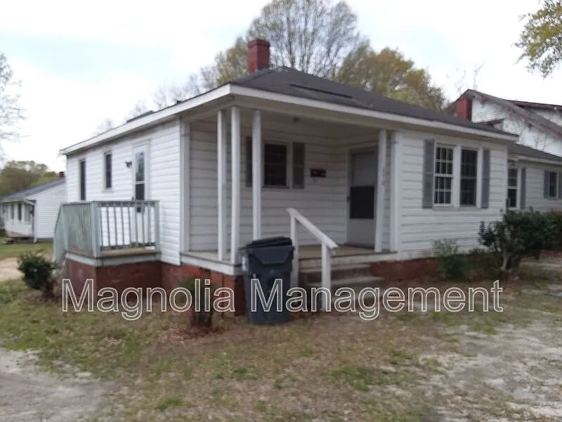 2 bed, 1.0 bath, $825 — Photo 2