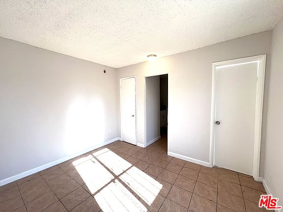 5th image of 823 E 111th Dr #1/4