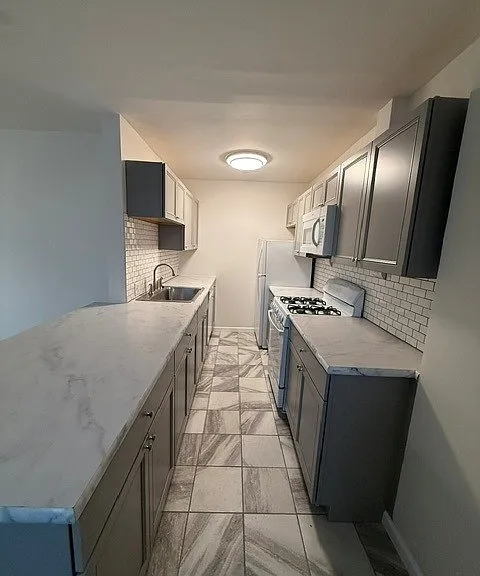 5 Hall Pl #3 — Photo 1