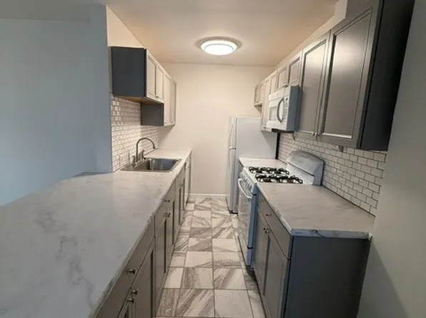 5 Hall Pl #3, Albany, NY 12210