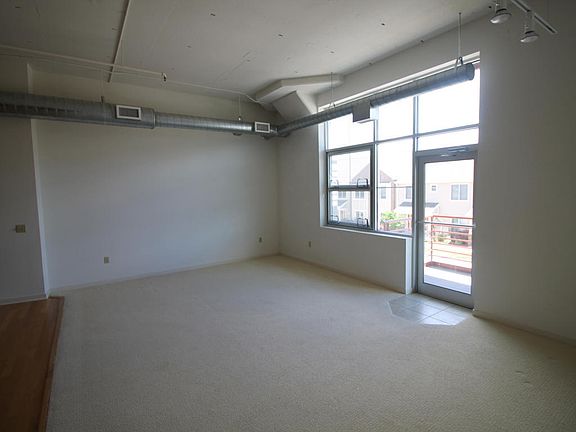 4th image of 705 Village Green Way Unit 304E