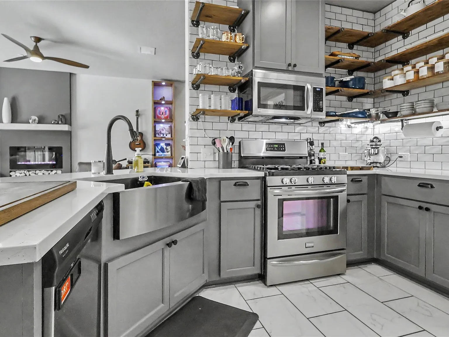 3 bed, 1622 sqft, $2,700 — Photo 2