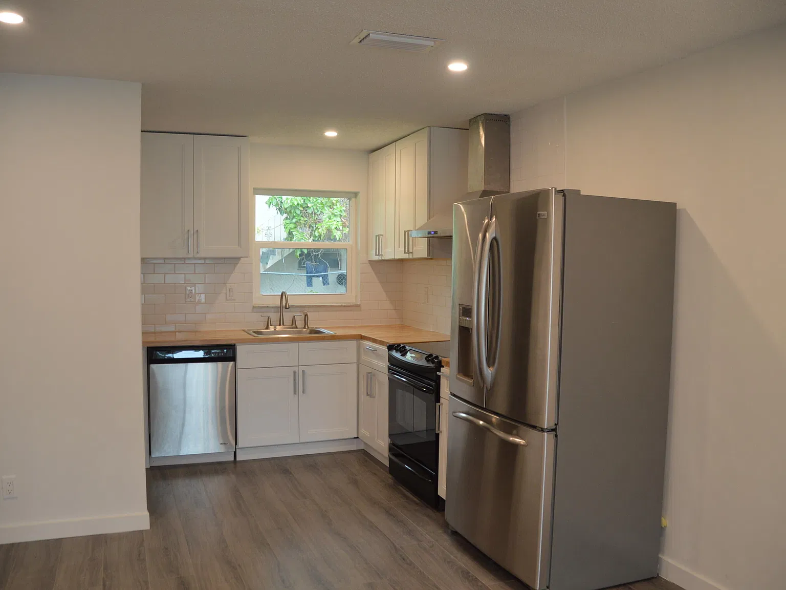 2 bed, 2.0 bath, 1003 sqft, $2,300 — Photo 4