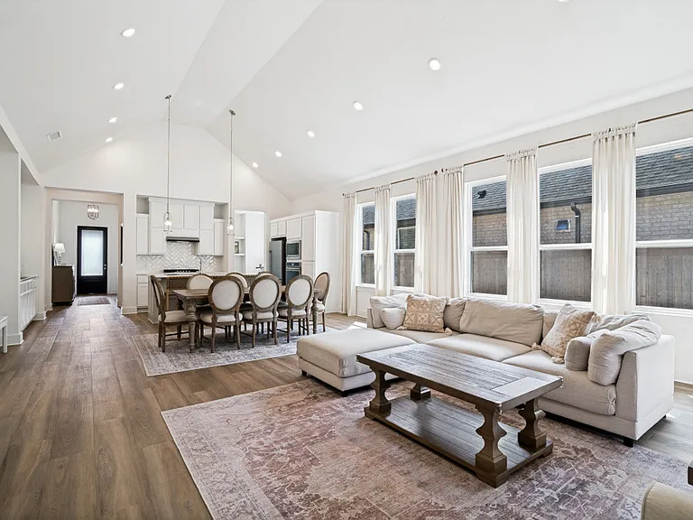 1046 Bearing St — Photo 2