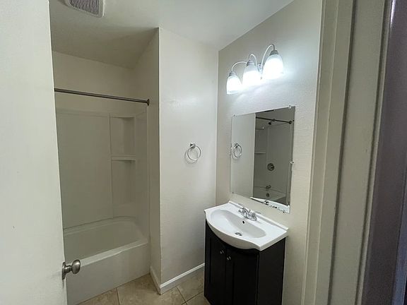 2nd image of 425 Baylor Dr