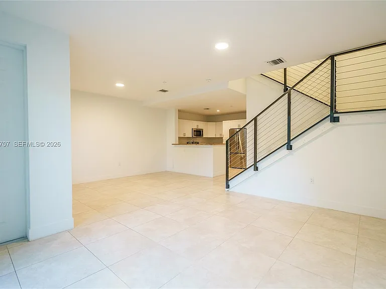 1091 Galiano St #102 — Photo 10