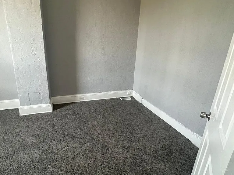 2437 E Biddle St — Photo 8