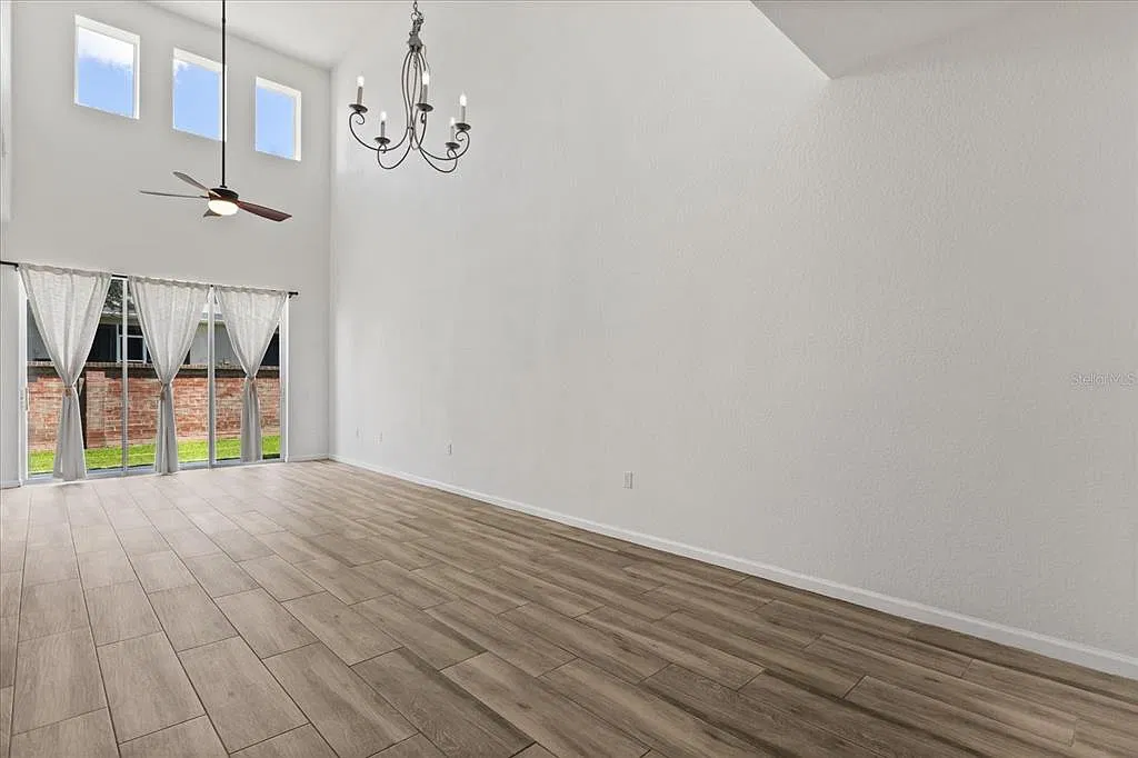 3 bed, 3.5 bath, 1822 sqft, $2,500 — Photo 2