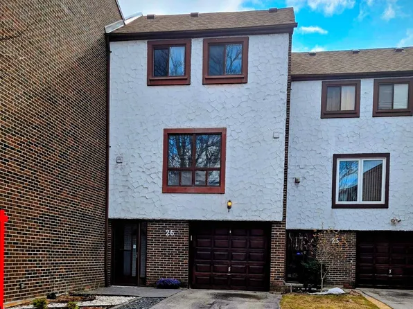 7707 Darcel Ave #26, Mississauga, ON L4T 3W9