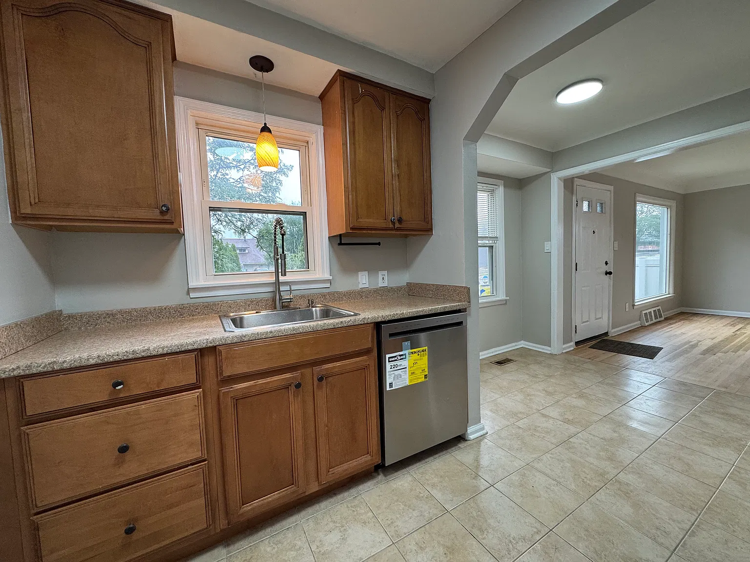 4 bed, 1650 sqft, $3,300 — Photo 4