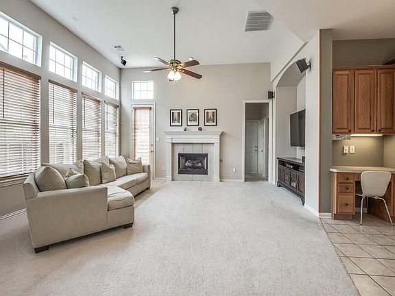 3rd image of 2037 Camelot Dr