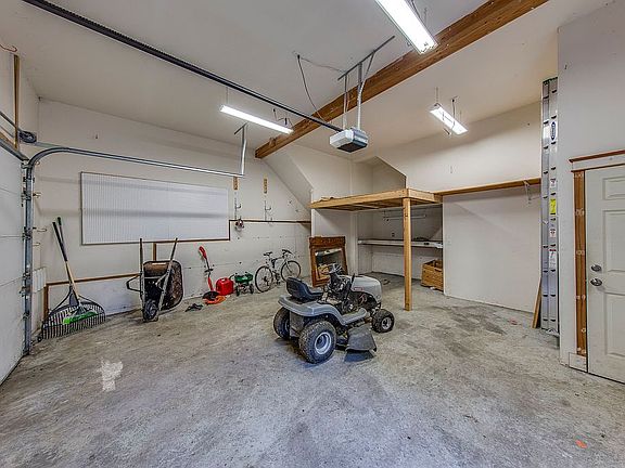 4th image of 13965 Hidden Heights Ln NE