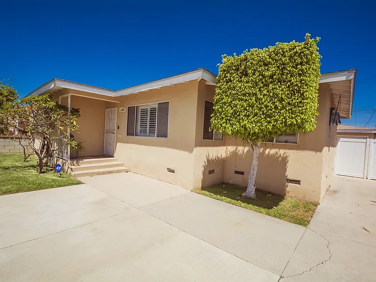 11433 Littchen St — Photo 35
