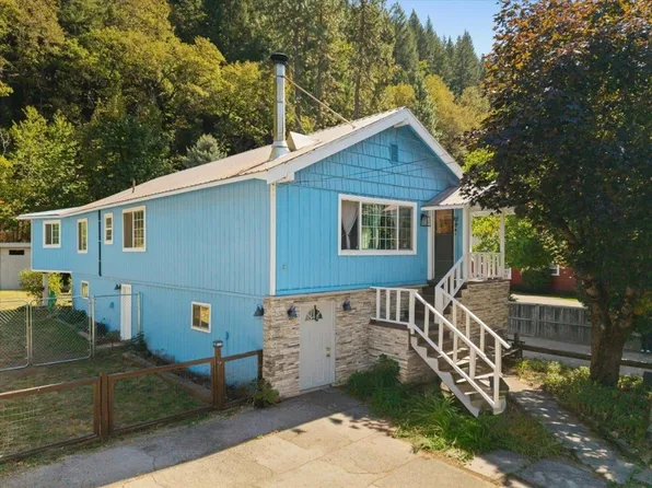 672 S 1st St, Dunsmuir, CA 96025