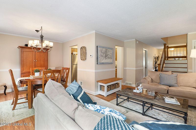 5th image of 4006 Chaucer Place