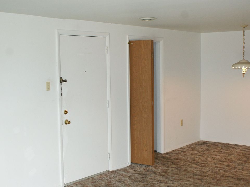 2nd image of 1402 Bradley Dr #A-312