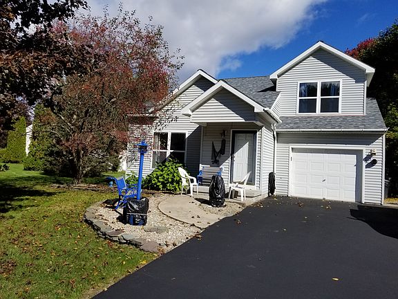 3rd image of 251 Meadowlark Dr