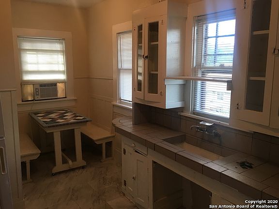 2nd image of 125 E Courtland Pl APT 3
