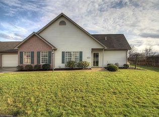 1091 Timberwood Dr, Beaver Falls, PA 15010