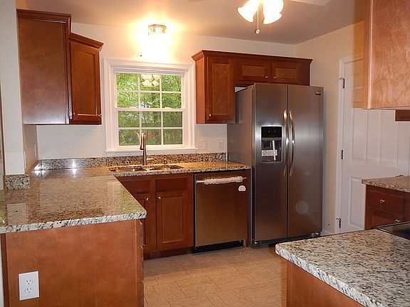 5th image of 407 Rosewood Ln