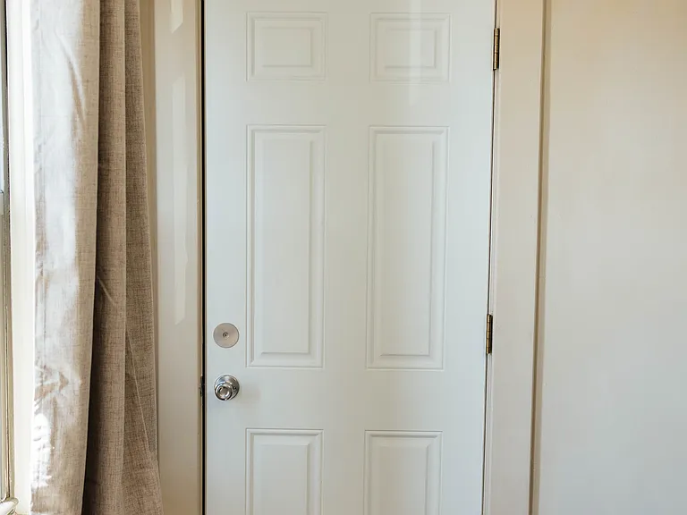 105 E 3rd St #3 — Photo 15