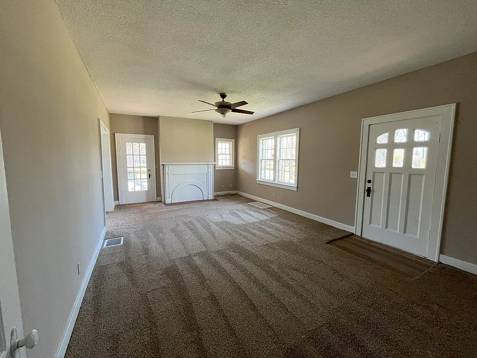 502 W Kingwood Dr