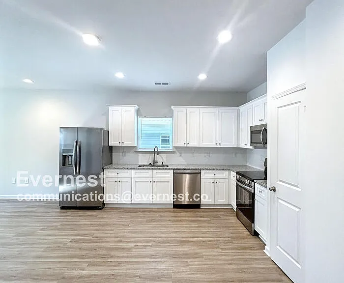 406 Killian Ave — Photo 2
