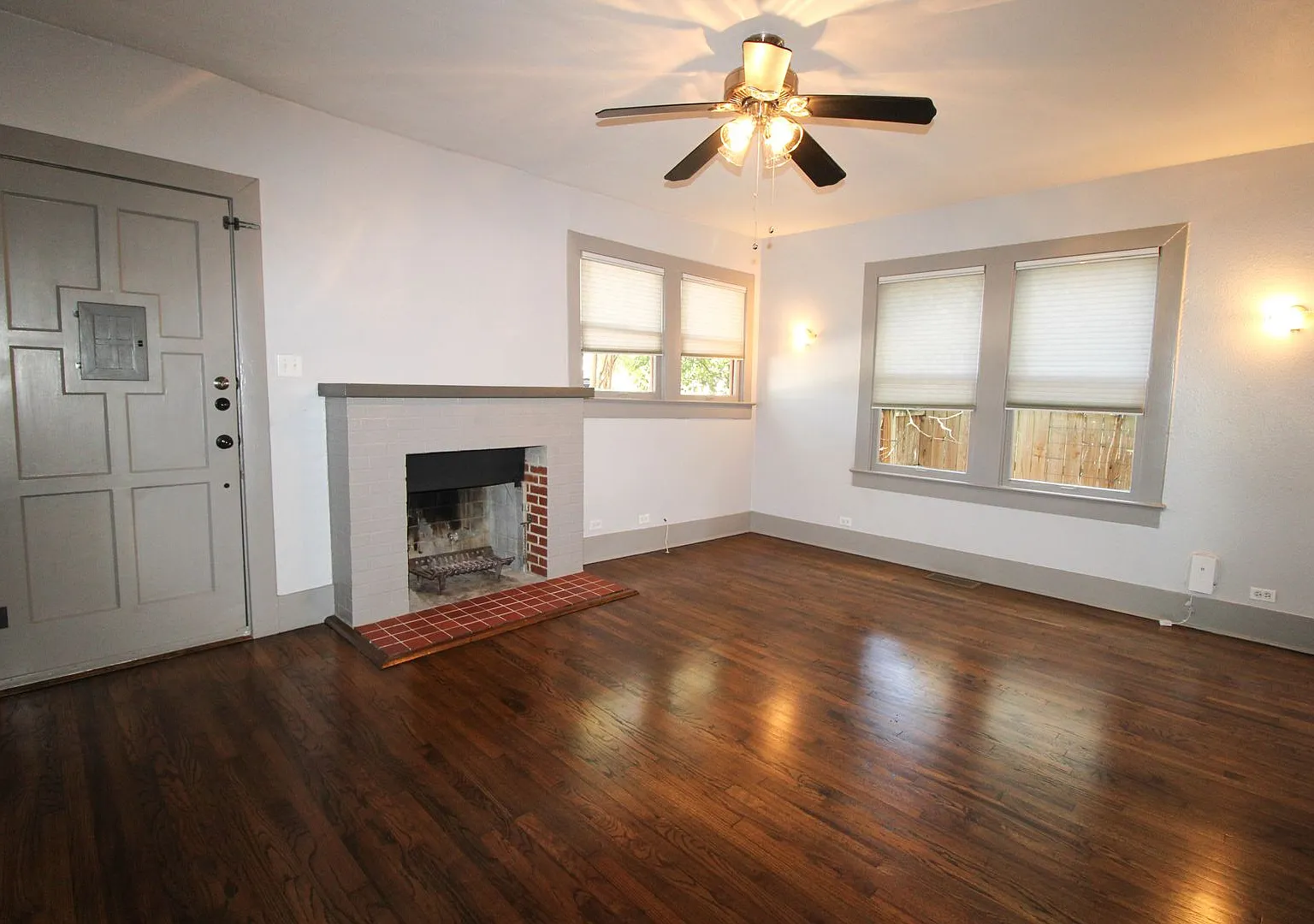 436 W Rosewood Ave — Photo 4