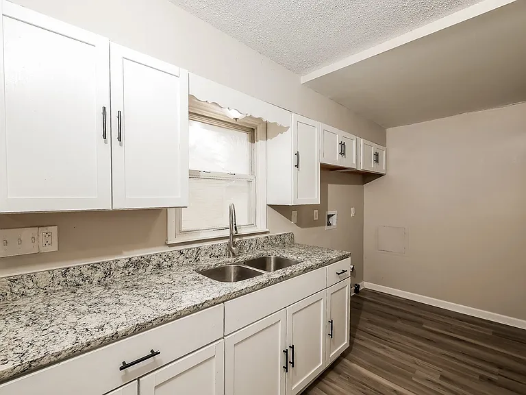 496521_022_kitchen_13524927.jpg