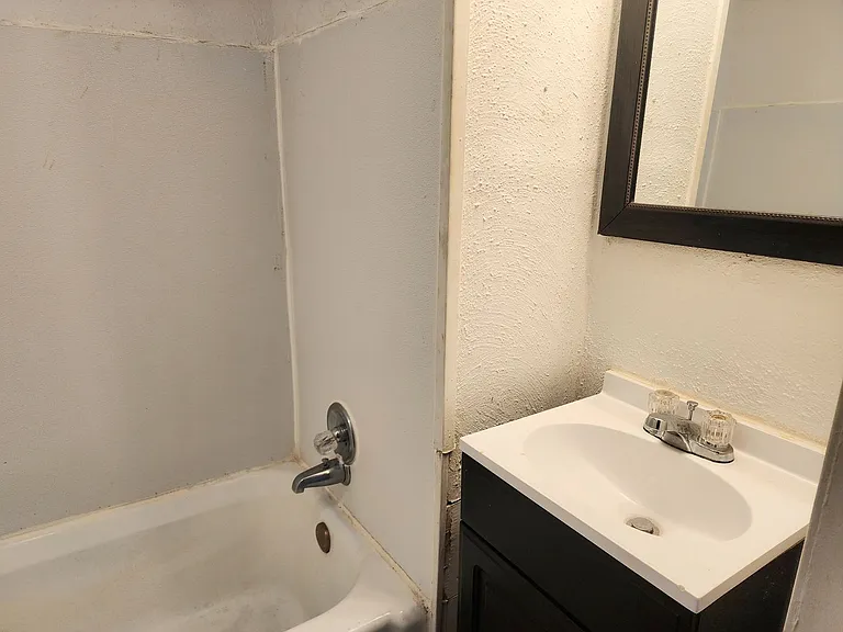216 S Avenue I #4 — Photo 5