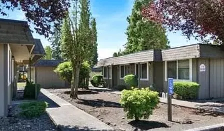 Twin Oaks Apartments — Photo 13