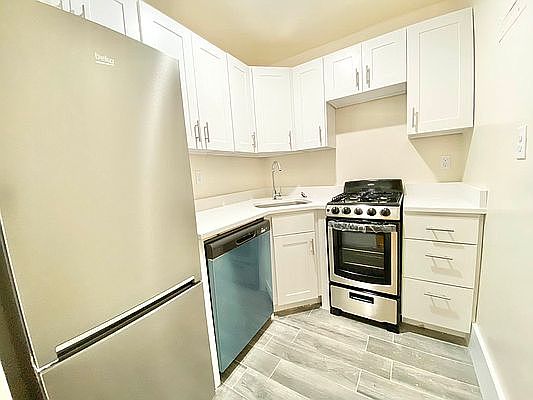 5th image of 319 W 101st St APT 1F