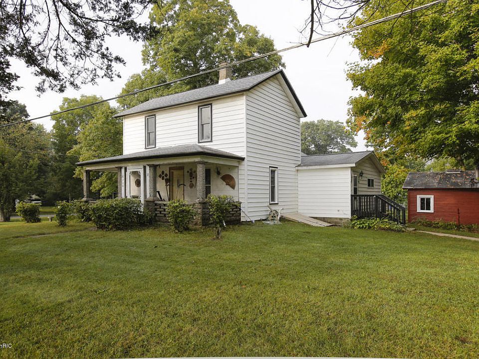 706 10th St, Plainwell, MI 49080 | Zillow