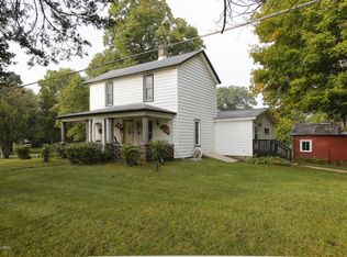 706 10th St, Plainwell, MI 49080
