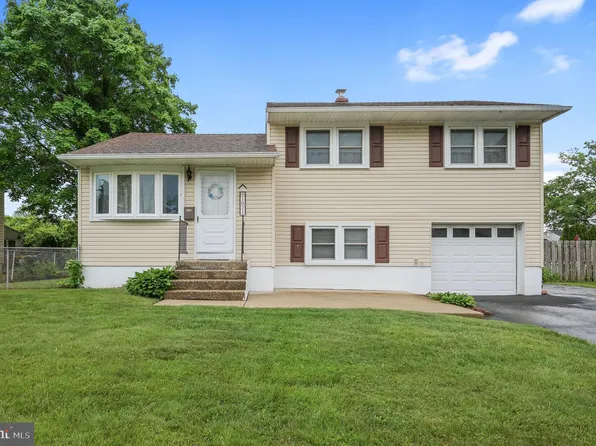 1021 Gallery Rd, Wilmington, DE 19805