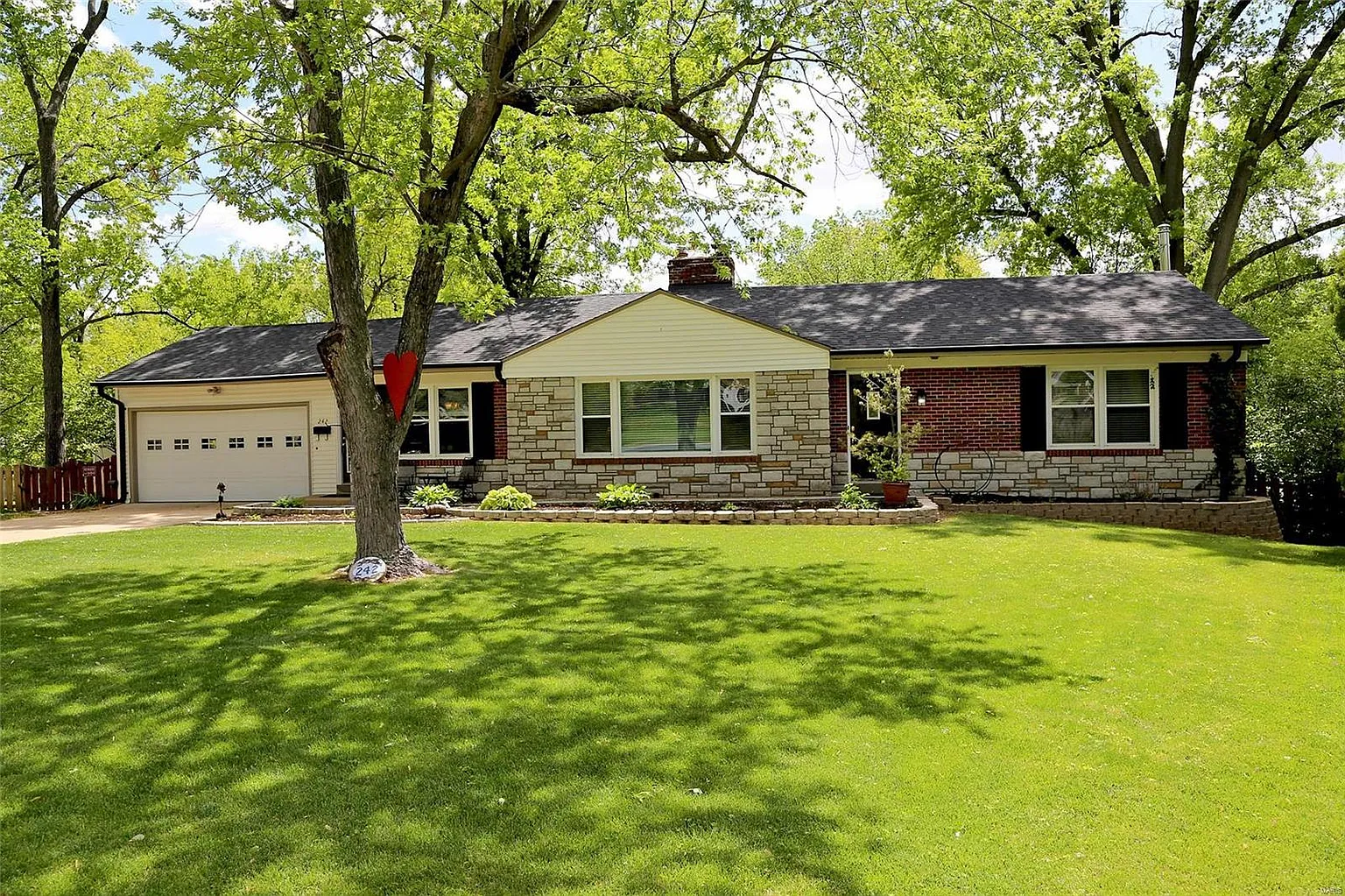 242 Turf Ct photo 1
