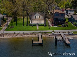 15926 Beach Dr, Spring Lake, MI 49456