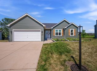 W1066 Audubon Park DRIVE, Ixonia, WI 53036