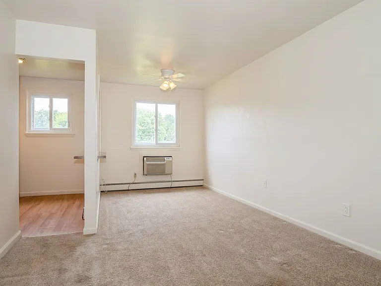 Hopewell Gardens Apartments — Photo 14