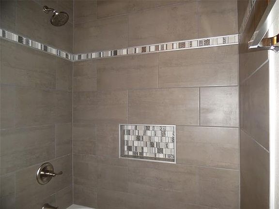 4th image of 8572 Davis Dr