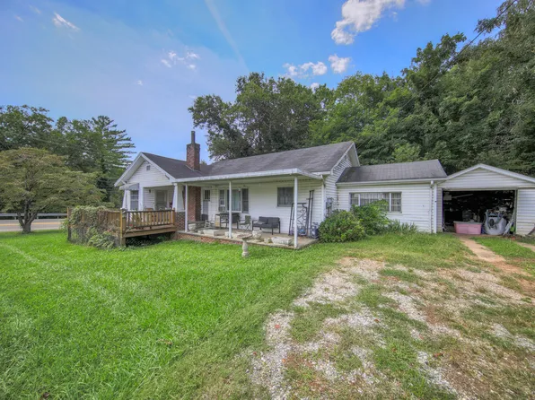 1103 Academy Cir, Dandridge, TN 37725