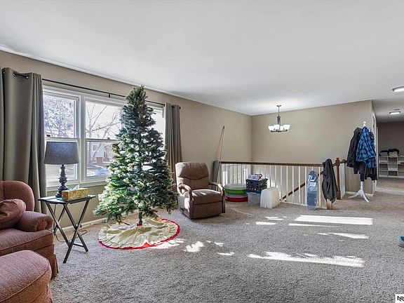 4th image of 300 Lakewood Dr