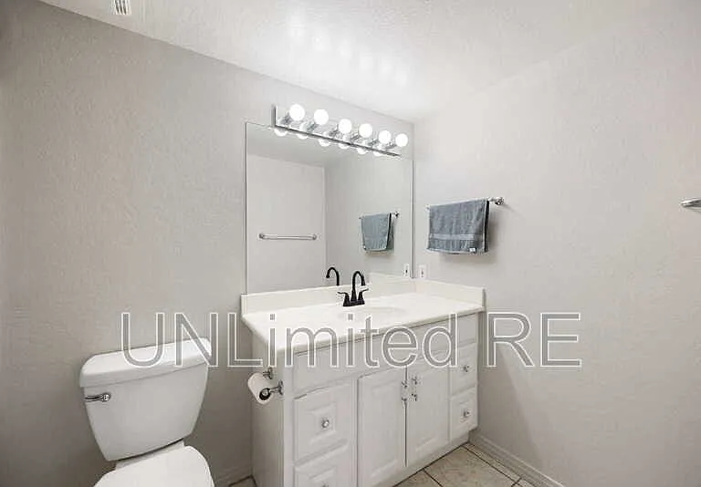6001 N Tower Ln #A — Photo 21